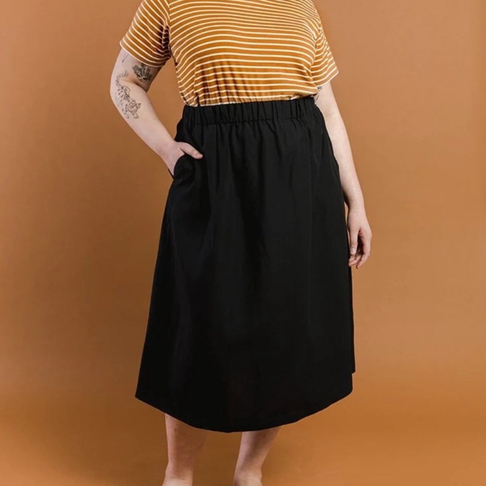 Tradlands Meadow Linen Skirt in Black